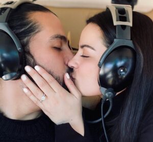 Maite Perroni Instagram - ¡WE said yes! 💍✨
“Aquí, cerquita de Dios, el sol y la luna, quiero pedirte que te cases conmigo.” 
ATP
“Nunca había sentido tanto amor, certeza y felicidad. Te amo, amor de mis vidas.” 
MPB