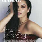 Maite Perroni Instagram - "O Brasil, para mim, é um abraço no coração", afirma @MaitePerroni ao se despedir do país após 8 shows esgotados da #SoyRebeldeTour. Em entrevista especial à Glamour, a atriz e cantora relembrou seus sonhos de infância e como se dedicou até se tornar uma das maiores atrizes mexicanas dos últimos tempos. "Minha paixão está na atuação, mas com #Rebelde descobri que a música também me apaixona", revelou. Maite falou também sobre os desafios em retornar aos palcos com o RBD após 15 anos, mas garantiu que não foi difícil aceitar: "quando me falaram do projeto, eu disse: 'sim, claro que sim, eu não posso perder isso'". E, se há 20 anos, a personagem Lupita tornava Maite conhecida no mundo, hoje, Lía, sua primeira filha, apresentou a ela um amor inigualável. "A maternidade foi uma experiência linda, a melhor da minha vida", diz. No site, pelo link da bio, você confere a entrevista com Maite na íntegra! #MaitePerroni #MaitePerroniNaGlamour #GlamourInstaZine Texto: Malu Pinheiro @mariluisapp Fotógrafo: Tiago Prisco tiagoprisco Direção: Gerard Angulo @gerardangulo Stylist: Angelina Lusvardi @angelinalusvardi / Pablo Monaquezi @projetomottainai PR: Carolina Palomo @palomocaro Assessoria de imprensa: @nexxtpr Assistente de moda: Roger Souto @studioo23 Assistente de foto: Haron Miquillino @haronmiquilino Cabeleireiro: Erick Moreno @erickmoreno Maquiagem: Alfonso Castro @makeupbyponcho Produtor: Step on Fashion @steponfashion