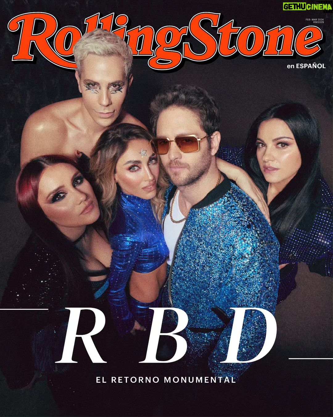 Maite Perroni Instagram - Sin dejar de sorprenderme y sintiéndome profundamente agradecida por cada bendición y regalo q me ha dado Dios y el universo. Celebro esta portada en @rollingstonemx con RBD !!!! Esta portada de Rolling Stone es algo que se queda para siempre en la historia de la música, como este capítulo de nuestra vida, q se abrió y cerró con sorpresas increíbles, con un tour exitoso gracias a Uds que hicieron q RBD siguiera más vivo que nunca. Tambn con grandes retos pero que gracias al amor de cada uno de uds. ha valido la pena luchar cada segundo por lo q es justo. Y sí, esta historia queda como un regalo en nuestros corazones por siempre. El pop no ha muerto y RBD es más suyo q nuestro… para siempre, gracias por tanto y por todo… sin duda RBD es la escuela de mi vida. Y sigo aprendiendo y agradeciendo todo lo vivido hasta el día de hoy, con el corazón lleno de uds. que hicieron q RBD nunca dejara de latir. Los amo ❤️! Mexico City, Mexico