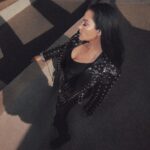 Maite Perroni Instagram - “20 años atrás, cuando esto empezaba, no imaginamos que iba a ser así, y me atrevo a decir que ni la disquera, ni los productores, ni la compañía, ni la productora de televisión. Yo creo que ninguno nos imaginamos que iba a ser algo tan grande, y que iba a hacer historia”, relata #MaitePerroni en entrevista para ROLLING STONE, días después de que RBD concluyó una serie de conciertos en los que el mundo presenció el reencuentro de esta icónica banda, en el Soy Rebelde Tour. 🔗 Sigue la historia de portada en el link de bio. 🚨 Accede a la preventa de esta edición en el link en la bio. Válido hasta agotar existencias. Aplican políticas condiciones. Historia: Pablo Monroy / @pablomonroy___ Fotografía: Carlos Ruiz/ @carlos_ruizc Productor Ejecutivo: Alejandro Ortiz / @xalejandro.ortiz Asistente Editorial: Patricia Guerrero / @patygcarrillo Asistentes de fotografía: Eugenio Vargas / @eugenio_vargaci; Sofía Ortiz / @Sofffiiia; Juan de Dios/ @juandedios.dgh Producción: Daniela Garcia / @karendaap Asistente producción : Didier Molina / @ddrdidier Make up: Alfonso Castro / makeupbyponcho Peinado: Erick Moreno / @erickmoreno . . . #RollingStoneEnEspañol #RollingStone #RBD #México #Latinoamérica Estadio Azteca
