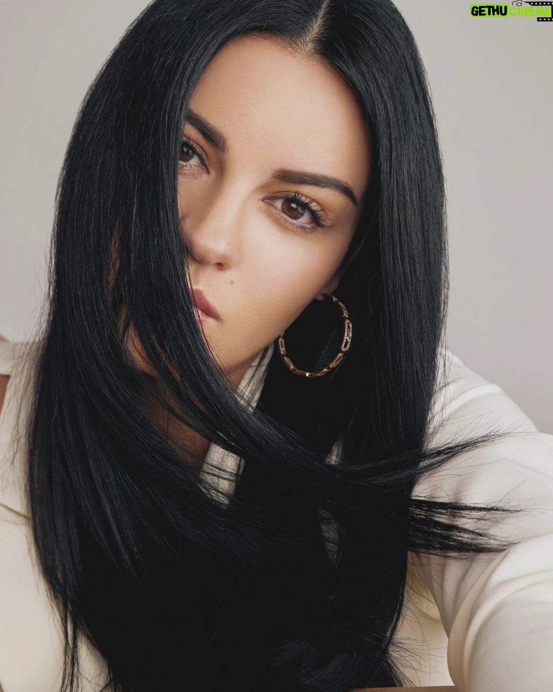 Maite Perroni - 739.5K Likes - Gracias @marieclairearg por la platica y el espacio!