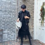 Maki Tamaru Instagram - 先日の私服 またまたイタズラしながら 大量の写真を撮ってる 📸by 🦕 スタートは お気に入りで、もう長く愛用している NOIR KEI NINOMIYA バッグ　@maxmara ブーツ　@pellico_japan 　三枚目写真 アウター　@nemika_official バッグ　@delvaux ブーツ　@pierrehardy ひんやりする朝 今日はあったかいほうじ茶で スタート💪。 水曜日、今日も 楽しみながら頑張ろう。