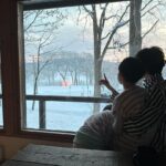 Maki Tamaru Instagram - ・ 新しい朝 子供達と 太陽に手を合わせ。 色々考えさせられることの多い 2024年のスタート 自分たちのできることを しっかりと、確実に、丁寧に 進めていこう。 と 子供達と 深く話し合い。 彼らはお年玉から 募金 できるだけ 子供達の前では 笑顔でいたい。 そんな事を思う今日この頃。