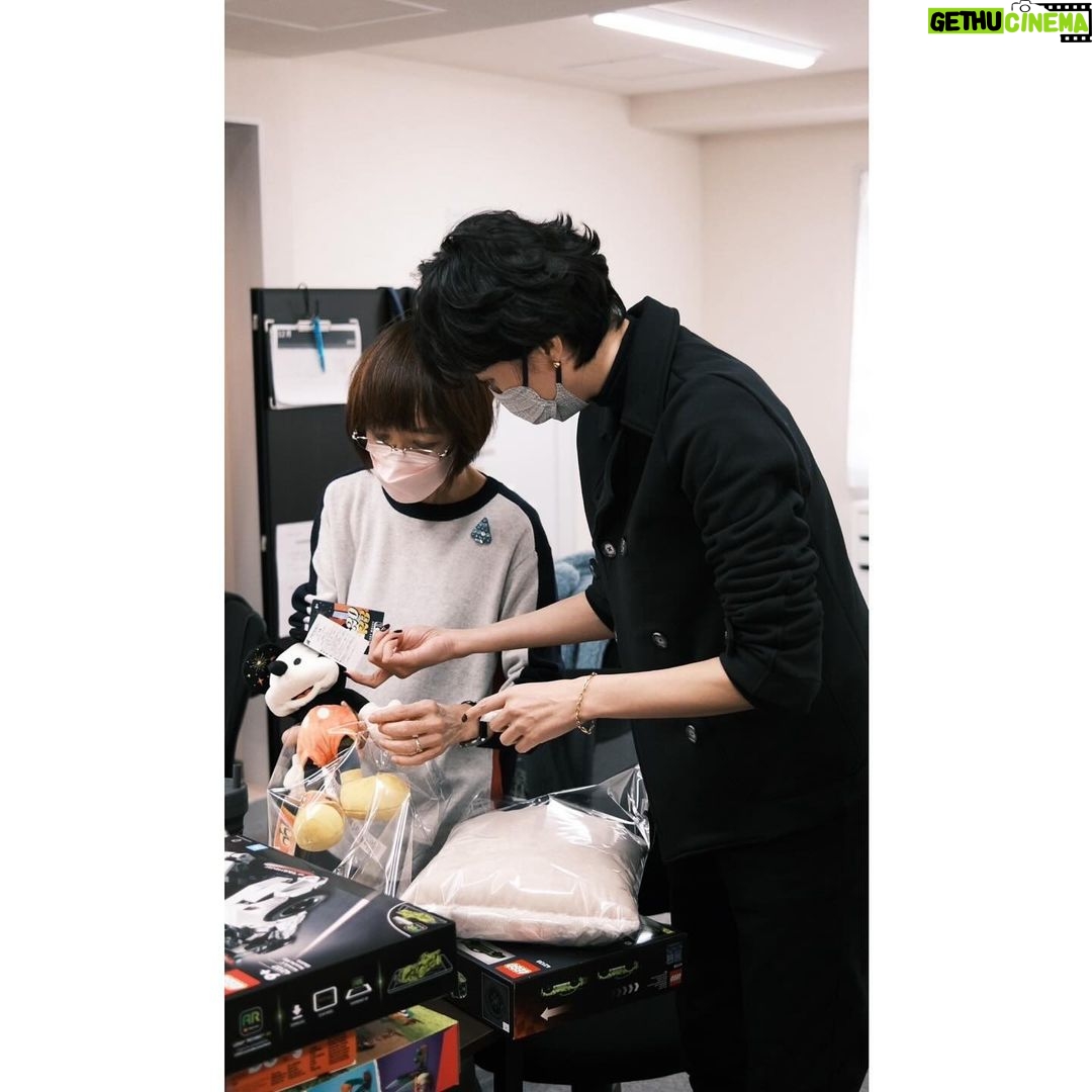 Maki Tamaru Instagram - @makeawishjapan Make A Wish でボランティア活動を されている皆さんと一緒に 子供たちへの 🎄🎁ラッピングなどクリスマス支度に @ade_tamarumaki チームAdéのメンバーで 参加させていただきました🙏 クリスマスプレゼントを手にした 子供たちの笑顔を思い浮かべながら 心を込めて参加させていただきました。 私たちにとっても とてもたのしく豊かで幸せな時間となりました。 ありがとうございました。 @makeawishjapan では、 ボランティアのお手伝いをしてくださる方も 募集しております🙏 ご興味のある方は make a Wishのアカウントから お願いしますチェックしてみて下さい。 #MakeAWish #Adé