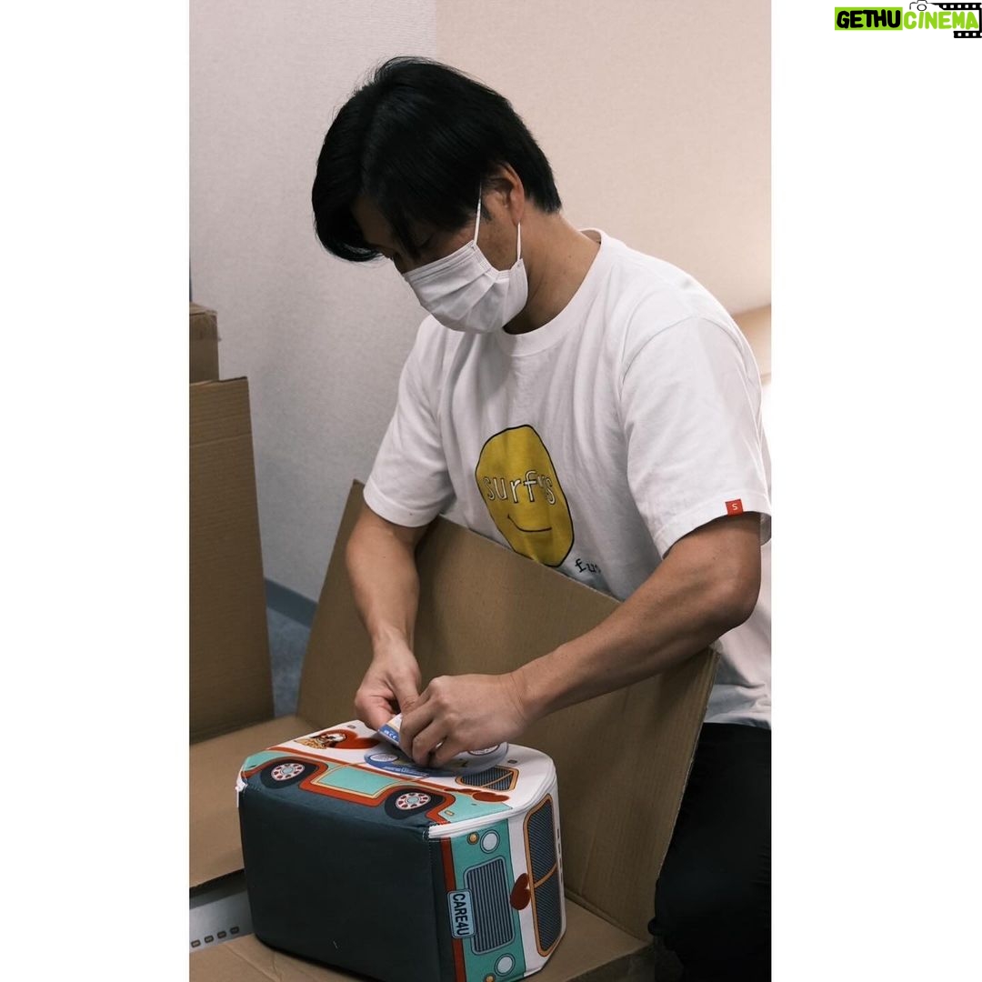Maki Tamaru Instagram - @makeawishjapan Make A Wish でボランティア活動を されている皆さんと一緒に 子供たちへの 🎄🎁ラッピングなどクリスマス支度に @ade_tamarumaki チームAdéのメンバーで 参加させていただきました🙏 クリスマスプレゼントを手にした 子供たちの笑顔を思い浮かべながら 心を込めて参加させていただきました。 私たちにとっても とてもたのしく豊かで幸せな時間となりました。 ありがとうございました。 @makeawishjapan では、 ボランティアのお手伝いをしてくださる方も 募集しております🙏 ご興味のある方は make a Wishのアカウントから お願いしますチェックしてみて下さい。 #MakeAWish #Adé
