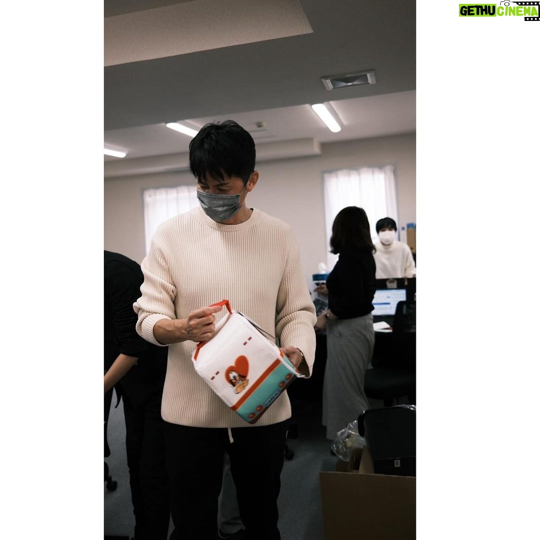 Maki Tamaru Instagram - @makeawishjapan Make A Wish でボランティア活動を されている皆さんと一緒に 子供たちへの 🎄🎁ラッピングなどクリスマス支度に @ade_tamarumaki チームAdéのメンバーで 参加させていただきました🙏 クリスマスプレゼントを手にした 子供たちの笑顔を思い浮かべながら 心を込めて参加させていただきました。 私たちにとっても とてもたのしく豊かで幸せな時間となりました。 ありがとうございました。 @makeawishjapan では、 ボランティアのお手伝いをしてくださる方も 募集しております🙏 ご興味のある方は make a Wishのアカウントから お願いしますチェックしてみて下さい。 #MakeAWish #Adé