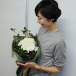 Maki Tamaru Instagram - 今日は デザインミーティング💪 そんなに寒からずの今日 雨予報を確認せずに レザージャケットをだしてしもた(;o;)。 しかし、これから東京はしばらく雨☔ 水曜日ぐらいから、ぐっと寒くなると言う噂😱 花粉だけでも辛いのに、、、😩 皆さん、気候の変化にも お気をつけくださいね🥺 今日は2週間ぶりとなってしまった、ミーティング チームAdéのみんなから 優しい言葉をいただき とても心強くもあり 心があったまりました🙏。 ミーティングから帰ってきて、夕食作り💪 久しぶりの🦑大根 今夜のメニューは、まっちゃっちゃ そして、年中、ハロウィン🎃👻気分の ご機嫌な次男🦖 今日は宇宙へ行く様子🚀。 やらなきゃいけないことを、ドタバタと終えて ベッドに入ったらもう10時20分💦 早く寝なきゃ(￣▽￣;) おやすみなさい また明日💤
