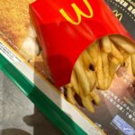 Maki Tamaru Instagram - 土曜日ランチは 恐竜🦖🦕達、そして私も 大好きな マクドナルドへ　♪ からの 長男🦕のサッカー⚽️クラスへ　 週末は相変わらず 右に左に送迎叔母さん🚗💨 ながれでそのまま お花屋さんへ。 いつもな感じの土曜日 夜は 私の母が昔から1番好きだと言い続けている 母にとってスペシャルな映画 Mrs. Doubtfire　を 孫たちと　📽️Night 穏やかな土曜日　🙏 次男🦖 お咳がとまってよかったね。 花粉もやってきて 何だかんだと まだまだ 気が抜けませんが 子供達も一緒にがっつり 腸活はじめました♡