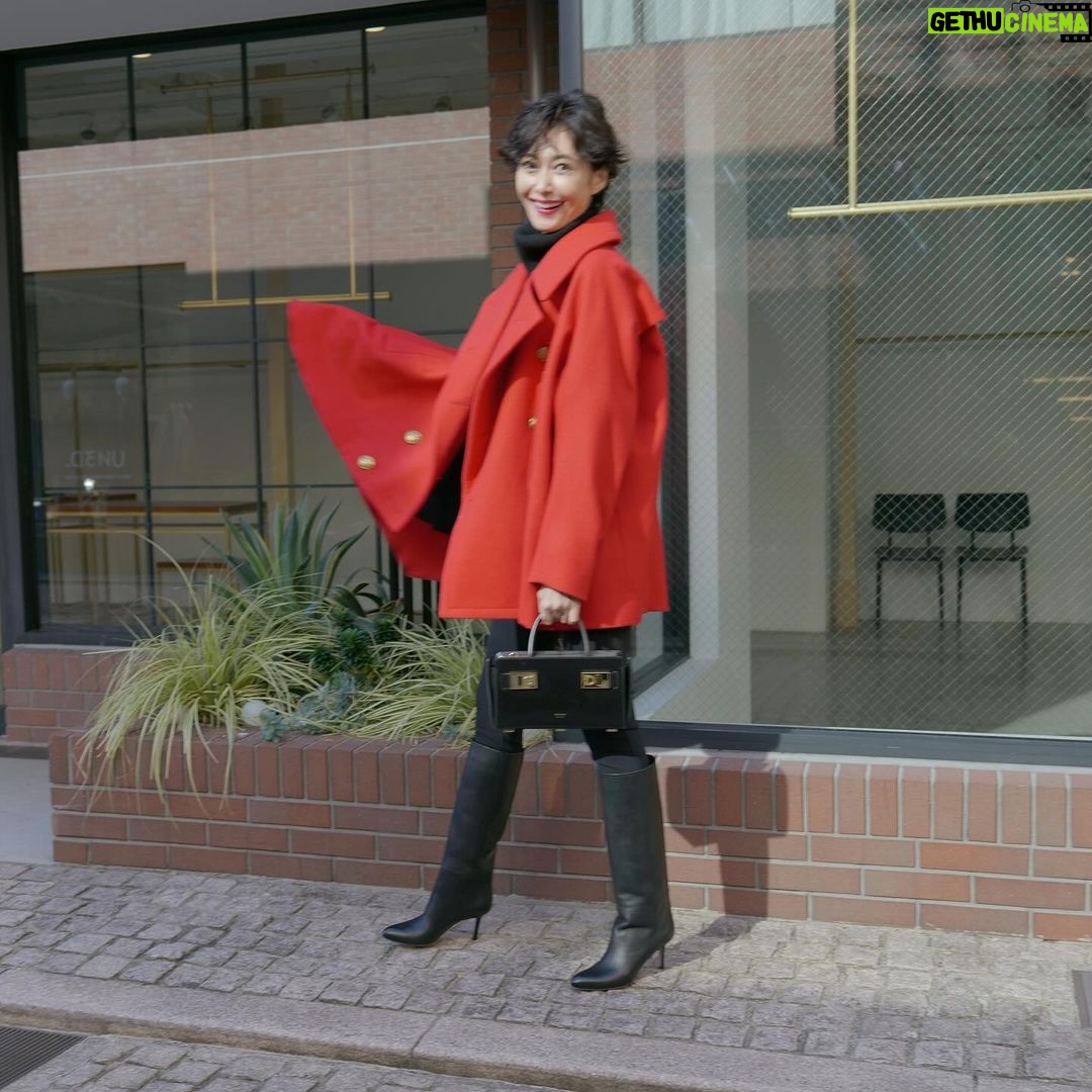 Maki Tamaru Instagram - 最近のお洋服 赤コートは @kolorofficial 3枚目のアウターは @sacaiofficial パンプスは @pellico_japan 4枚目は セットアップホワイト コートは @ade_tamarumaki スニーカー @pierrehardy 5枚目写真は @poloralphlauren LAUREN PURPLE LABEL 6枚目写真は ワンピース @sacaiofficial 7枚目写真のコートは @anteprima_japan #私服 #衣装 #最近のお洋服 #今日も天気よし! #冬コーデ