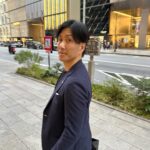 Maki Tamaru Instagram - 月曜日 今日はブラウンスタイルで。 今日の撮影は 少し新鮮な雰囲気♡ 佐藤さんが、能登から東京に戻ってきました。 すぐに新しいプロジェクトのため また東京を離れるとのことで ねぎさんと その新しいプロジェクトの お手伝い。 久しぶりの銀座の街は 外国のお客様が たくさんで、とても賑わっておりました。