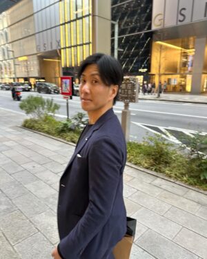 Maki Tamaru Instagram - 月曜日
今日はブラウンスタイルで。

今日の撮影は
少し新鮮な雰囲気♡

佐藤さんが、能登から東京に戻ってきました。

すぐに新しいプロジェクトのため
また東京を離れるとのことで

ねぎさんと
その新しいプロジェクトの
お手伝い。

久しぶりの銀座の街は
外国のお客様が
たくさんで、とても賑わっておりました。
