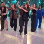 Malaika Arora Instagram – Ek reel toh banta hain.. when @iamjuhichawla arrives on the sets.. @sonytvofficial #jhalakdikhlajaa ♥️♥️♥️