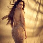 Malaika Arora Instagram - DIWALI DHAMAKA✨✨✨✨✨✨✨✨✨✨✨✨✨✨Outfit by : @itrhofficial Jewellery by : @jeweleravi Styled by : @manekaharisinghani with @chintan_shah08 Makeup by : @meghnabutanihairandmakeup Hair by : @souravv_roy_ Managed by : @Naureen.abdullah 📷 @gohil_jeet . . . . . #jhalakdikhlaja #jhalakdikhlajaonsonytv