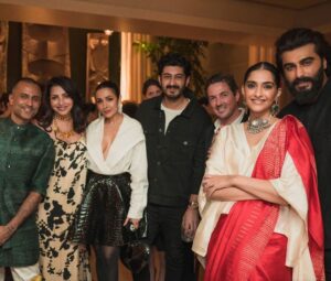 Malaika Arora Instagram - This one’s for you @iamarhaankhan …. Our all time favourite @davidbeckham ❤️….. thank you @sonamkapoor @anandahuja for such a warm n beautiful evening 🤗❤️