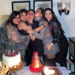 Malaika Arora Instagram – It’s ammolassssss bday n we can’t stay calm …… time for our annual squishy squashy huddle 🤗🤗🤗❤️❤️❤️ @amuaroraofficial