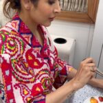 Malaika Arora Instagram – I think we shoot to EAT! #jhalakdikhlajaa lunch diaries.. @malaikaaroraofficial @arshad_warsi @gururandhawa @saieemmanjrekar @sonytvofficial