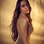 Malaika Arora Instagram - DIWALI DHAMAKA✨✨✨✨✨✨✨✨✨✨✨✨✨✨Outfit by : @itrhofficial Jewellery by : @jeweleravi Styled by : @manekaharisinghani with @chintan_shah08 Makeup by : @meghnabutanihairandmakeup Hair by : @souravv_roy_ Managed by : @Naureen.abdullah 📷 @gohil_jeet . . . . . #jhalakdikhlaja #jhalakdikhlajaonsonytv