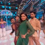 Malaika Arora Instagram - When the #shaherkiladki cms on #jhalakdikhlajaa @sonytvofficial ♥️♥️♥️ @officialraveenatandon @malaikaaroraofficial @arshad_warsi @shoaib2087 @rithvikk_dhanjani @sreeramachandra5 @sagarparekh0111