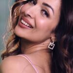 Malaika Arora Instagram - Here’s my secret to make heads turn with iconic fragrances! @ogbeautyofficial #OGLuxury #LuxuryPerfume #OGBeauty #Enchant #PremiumPerfume #EauDeParfum