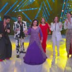 Malaika Arora Instagram – We have to DingDong when @iammeenakshiseshadri is the guest on #jhalaksikhlaja @sonytvofficial this weekend.. #evergreen #tribute ♥️