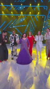 Malaika Arora Instagram - We have to DingDong when @iammeenakshiseshadri is the guest on #jhalaksikhlaja @sonytvofficial this weekend.. #evergreen #tribute ♥️