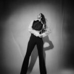 Malaika Arora Instagram – Black n white or colour ….. take ur pick ………………..Outfit by : @pankajandnidhi 
Styled by : @manekaharisinghani with @chintan_shah08 
Makeup by : @meghnabutanihairandmakeup
Hair by : @souravv_roy_
Managed by : @Naureen.abdullah
📷 @gohil_jeet
.
.
#jhalakdikhlaja #jhalakdikhlajaonsonytv