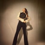 Malaika Arora Instagram – Black n white or colour ….. take ur pick ………………..Outfit by : @pankajandnidhi 
Styled by : @manekaharisinghani with @chintan_shah08 
Makeup by : @meghnabutanihairandmakeup
Hair by : @souravv_roy_
Managed by : @Naureen.abdullah
📷 @gohil_jeet
.
.
#jhalakdikhlaja #jhalakdikhlajaonsonytv