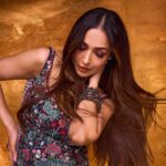 Malaika Arora Instagram – Wat you lookin at ………………Outfit by : @anitadongre
Jewellery by : @apalabysumitofficial
Styled by : @manekaharisinghani with @chintan_shah08 
Makeup by : @meghnabutanihairandmakeup
Hair by : @souravv_roy_
Managed by : @Naureen.abdullah
📷 @tejasnerurkarr
.
.
.
#jhalakdikhlaja #jhalakdikhlajaonsonytv