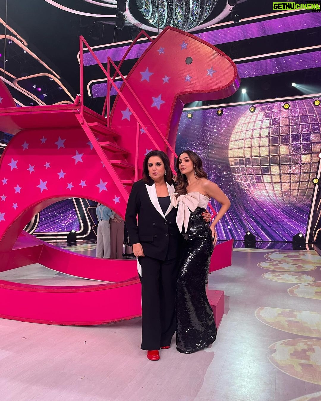 Malaika Arora Instagram - Happy birthday my kameeni @farahkhankunder …. Have a rocking year just like that fake pink rocking horse …. Love ya ( thank u for the food n the laughs the gups❤️)… didn’t wanna waste these fab pics on a story 😂