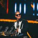 Maluma Instagram - Y si… vienen con la bendición 🏆🏆🏆🏆!!! Gracias @premiolonuestro … y @carinleonoficial .. Ya dan ganas de hacer otro temita o que? @octavio_cuadrasc @grupomarcaregistrada1 los extrañamos mucho anoche. No fue lo mismo sin ustedes, pronto rompemos juntos 💎BLING BLING💎 DE MEDALLO PA’L MUNDO HP 🇨🇴