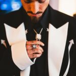 Maluma Instagram - Y si… vienen con la bendición 🏆🏆🏆🏆!!! Gracias @premiolonuestro … y @carinleonoficial .. Ya dan ganas de hacer otro temita o que? @octavio_cuadrasc @grupomarcaregistrada1 los extrañamos mucho anoche. No fue lo mismo sin ustedes, pronto rompemos juntos 💎BLING BLING💎 DE MEDALLO PA’L MUNDO HP 🇨🇴