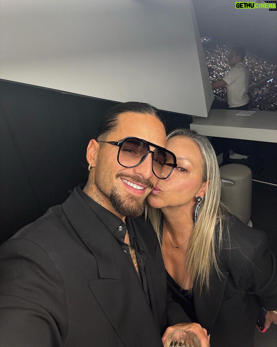 Maluma Instagram - Ayer mi cita fue mi madre ♥️👸🏼 … Su sueño era ver a Luis Mi 😍 SUEÑO CUMPLIDO!