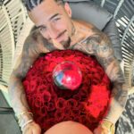 Maluma Instagram – ♥️ HAPPY VALENTINES ♥️
– Hoy le empaco el otro 🤣🤰🏼