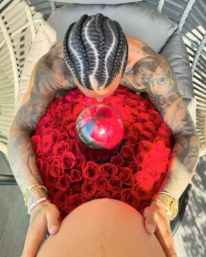 Maluma Instagram - ♥️ HAPPY VALENTINES ♥️
- Hoy le empaco el otro 🤣🤰🏼