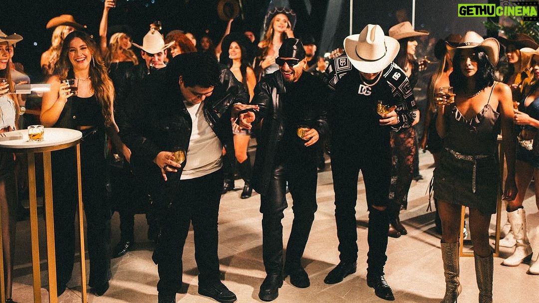 Maluma Instagram - Una vez mas Mexico y Colombia π¨π΄π²π½ BLING BLING ππ₯ maΓ±ana 7pm(col)/6pm(mx) @octavio_cuadrasc @grupomarcaregistrada1