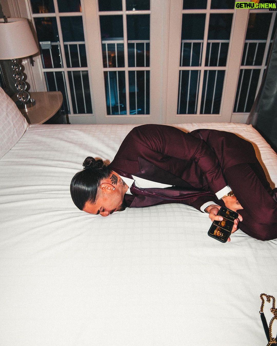 Maluma Instagram - Una mas para la cultura!!! 🇨🇴🇨🇴 Thank you @clivejdavis for a wonderful night!!!