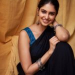 Manasa Varanasi Instagram – Sanskari naari portraiture with @kalyanyasaswi 

Saree @suta_bombay 
Earrings @jaypore 
Style bud @officialanahita

#sareelover