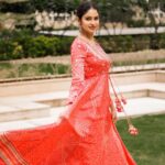 Manasa Varanasi Instagram - 🍓🌹🍉🍅♻️ Wearing @issadesignerstudio Jewelry @karnikajewelshyd Styling @praptigarg 📷 @kilaruness