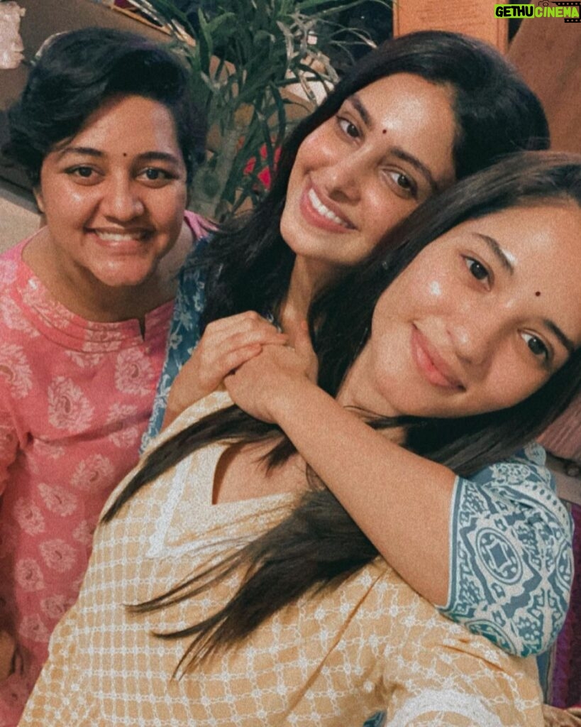 Manasa Varanasi Instagram - Happy Birthday to this kind, fun-loving, angelic woman 🍰 2 years ago destiny made us meet as sisters, contenders and house buddies. Since then we’ve shared a tight friendship that has blossomed through every new conversation, outdoor expedition, kitchen recipe and wardrobe swap. @manika_sheokand May you set new milestones and reach new heights!! Wishing you the finest year full of everything you love ♥️