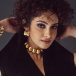 Manasa Varanasi Instagram - Curl lab chronicles ➿ Wearing @abhisheksharmastudio Accessories @amamajewels Styled by @keerthysampath 📸 @ishan.n.giri MUA @yalabo_makeup Hair styling @swethareddy.mandadi #stylescience