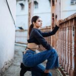 Manasa Varanasi Instagram - Beautiful rusty balcony in town. The character in these old buildings is so delightful <3 📷 @bharat_rawail Styling @stylistshikhar #balcony