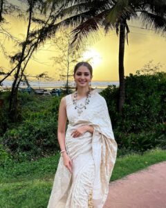 Manasa Varanasi Instagram - At my best friend’s wedding, blessed under the most incredible sky, wrapped in warm light, celebrating your special moment @ngollapalli 😘 Wearing jewellery by @sheetalzaveribyvithaldas 🤍 Styled by @praptigarg #sunset #wedding Goa