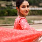 Manasa Varanasi Instagram - 🍓🌹🍉🍅♻️ Wearing @issadesignerstudio Jewelry @karnikajewelshyd Styling @praptigarg 📷 @kilaruness