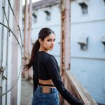 Manasa Varanasi Instagram - Beautiful rusty balcony in town. The character in these old buildings is so delightful <3 📷 @bharat_rawail Styling @stylistshikhar #balcony