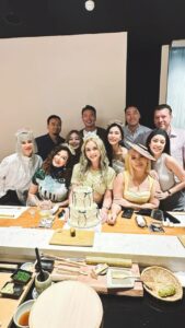 Manaswee Krittanookul Instagram - Happy birthday to gorgeous girl in the whole world @sunisajett we love you so much ♥️♥️ Birthday lunch at @nikakubangkok นิกากุ (Nikaku) ร้านโอมากาเสะ เจ้าของรางวัลมิชลิน 2 ดาวจากคิตะคิวชู ประเทศญี่ปุ่น โดยเชฟเซตสึโอะ ฟูนาฮาชิ เราขอเสนอประสบการณ์สุดพิเศษให้คุณได้ลิ้มรสโอมากาเสะพร้อมปลาแบบสดใหม่ที่ส่งตรงจากช่องแคบคันมนและทะเลรอบๆเกาะคิวชู นิกากุยึดมั่นในความสดใหม่ของปลา ซึ่งเป็นปัจจัยหลักของซูชิสไตล์เอโดะ (Edomae) นั่นจึงเป็นเหตุผลหลักที่เราใส่ใจเลือกสรรและให้ความสำคัญต่อความสดของปลาชนิดต่างๆ ที่นำมาทำซูชิ ❘ Nikaku Bangkok ❘ โอมากาเสะ 20 คอร์ส ราคา 7,500 บาท++ / ท่าน 📍โรงแรม W Bangkok ชั้น G จองที่นั่ง: https://www.nikakubangkok.com/reservation โทร: +66 (0)80-732-2338 ❘ เวลาทำการ ❘ เปิดทุกวันพฤหัสบดี ถึง วันอังคาร (หยุดทุกวันจันทร์) รอบเที่ยง 12:00 น. รอบเย็น 17:30 น. และ 20:00 น. #nikakubangkok #japaneserestaurant #michelinguidethailand Nikaku Bangkok, 🏆MICHELIN Guide 2024, serves authentic Edomae sushi with freshly sourced fishes from the Kanmon Straits Japan. Omakase menu presented by Executive Chef Setsuo Funahashi from Nikaku Japan, 2 MICHELIN-Starred omakase restaurant in Kitakyushu. ❘ Nikaku Bangkok ❘ Omakase 20 Courses 7,500 THB++ / per person 📍W Bangkok G Floor Reservation: https://www.nikakubangkok.com/reservation Tel: +66 (0)80-732-2338 ❘ Open Hours ❘ Thursday to Tuesday Lunch 12:00 Dinner 17:30 / 20:00 #nikakubangkok #japaneserestaurant #michelinguidethailand