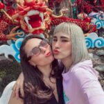 Manaswee Krittanookul Instagram – You always my sweet sister 💜💜
You are my family 💜💜
Love you Claire 💜💜
@clairefoo 💜💜
#วันนี้สีม่วง💜💜 B-Story Garden Cafe & Restaurants