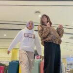 Manaswee Krittanookul Instagram - Dance with sis🤣 MAYA Chiang Mai