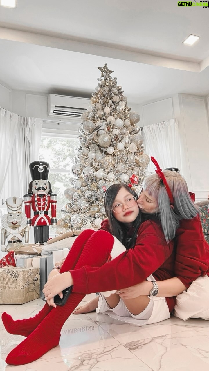 Manaswee Krittanookul Instagram - ♥️🎄🎅🏼