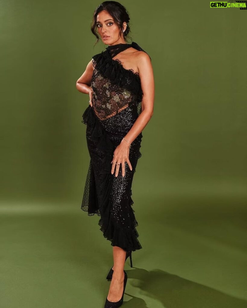 Mandeep Dhillon Instagram - I’m hungover 👍🏽 Styled by - @itsamandalim Makeup by - @lilly_keys Dress - @rodarte Heels - @ysl Bag - @simitri.shop @criticschoice #CCACelebrations #CelebrateAAPICinema