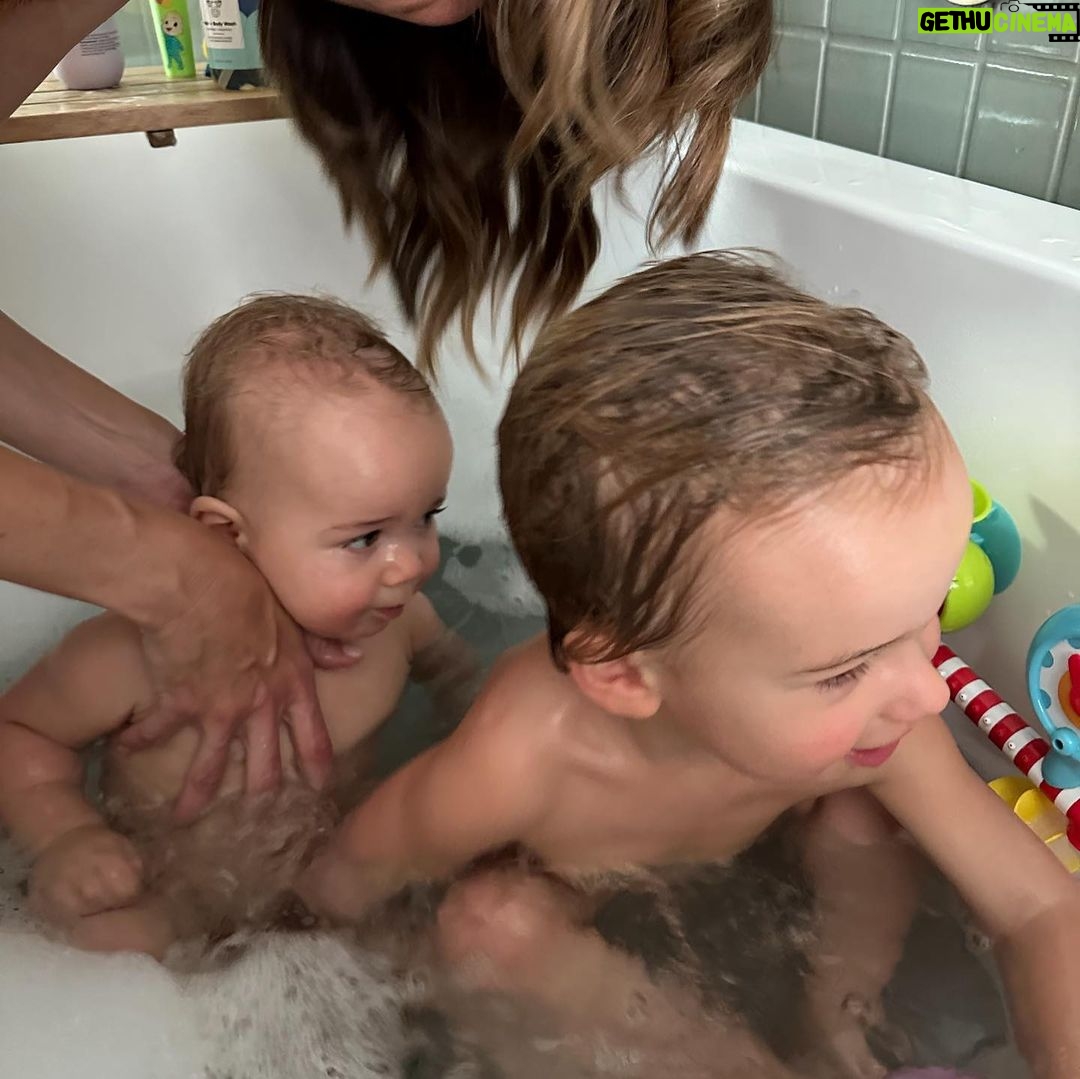 Mandy Moore Instagram - A love that defies description and changes you on a cellular level. I’m the luckiest to be your mom, Goose and Ozzie. #nationalsonsday